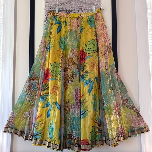 Flowy Gauze Skirt with Gold Metallic Hem, India - Picture 10 of 10